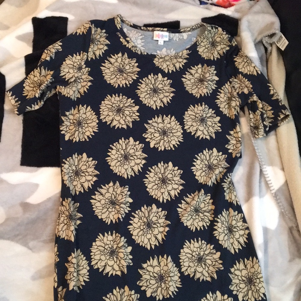 Large floral Julia Lularoe dress